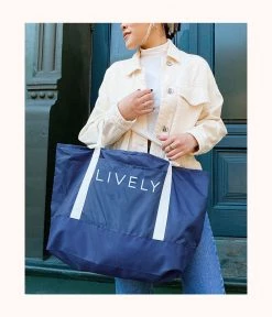 Wearlively The Jet Set Drawstring Tote: Navy/White Categories