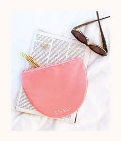 LIVELY The Crescent Zip Pouch: Pink Categories