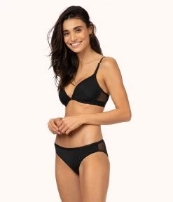 Wearlively The Front Close No-Wire Bra: Jet Black Bras