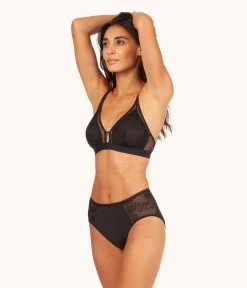 Wearlively The Smooth Lace Bralette: Jet Black Bras