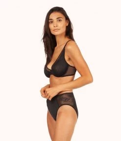 Wearlively Bras The Smooth Lace Plunge Bra: Jet Black