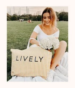 Wearlively The Gold Stripe Tote: Gold Stripe/White