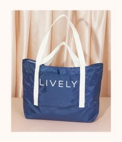 Wearlively The Jet Set Drawstring Tote: Navy/White Categories