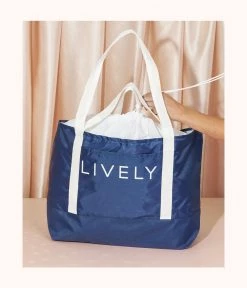 Wearlively The Jet Set Drawstring Tote: Navy/White Categories