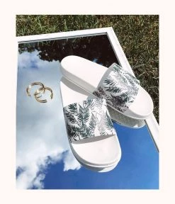 Wearlively The Palm Slides: White/Green Palm