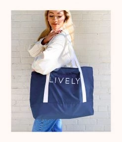 Wearlively The Jet Set Drawstring Tote: Navy/White Categories