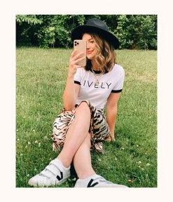 Wearlively The Crew Tee: White/Black Categories