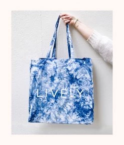 Wearlively The Tie Dye Tote: Blue Tie Dye 9 Wearlively The Tie Dye Tote: Blue Tie Dye