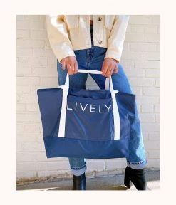 Wearlively The Jet Set Drawstring Tote: Navy/White Categories