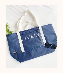 Wearlively The Jet Set Drawstring Tote: Navy/White Categories