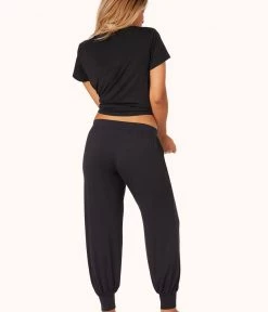 Wearlively Categories The All-Day Jogger: Jet Black