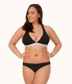 Wearlively Bras The Cross Back Bralette: Jet Black